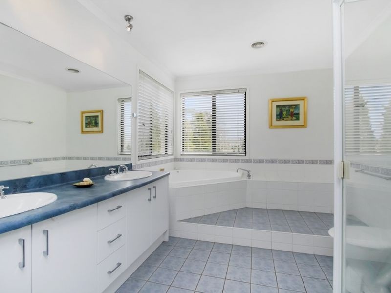 33 Augusta Way, Hidden Valley VIC 3756