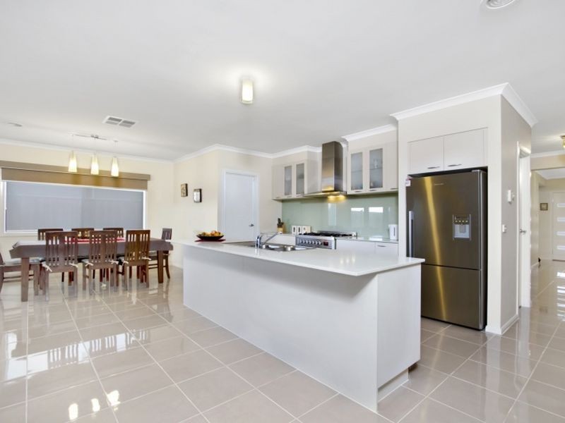 6 Buckland Hill Drive, Wallan VIC 3756