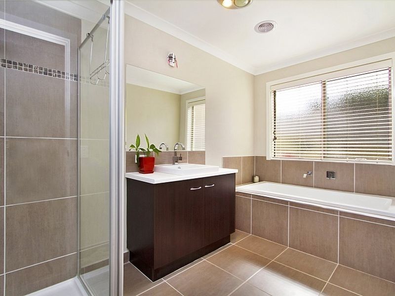 5 Augusta Way, Hidden Valley VIC 3756