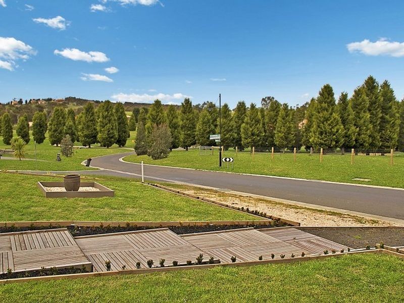 5 Augusta Way, Hidden Valley VIC 3756