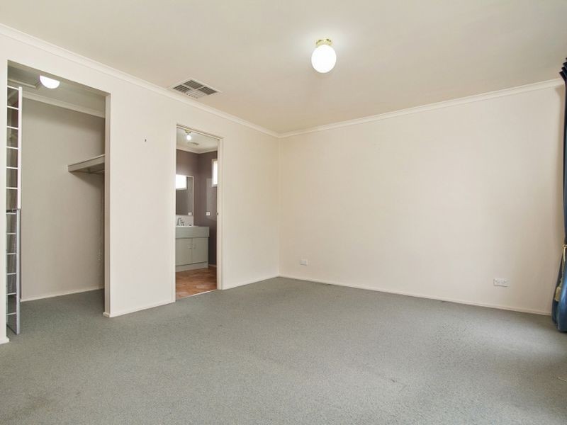 12 Lakeview Close, Hidden Valley VIC 3756