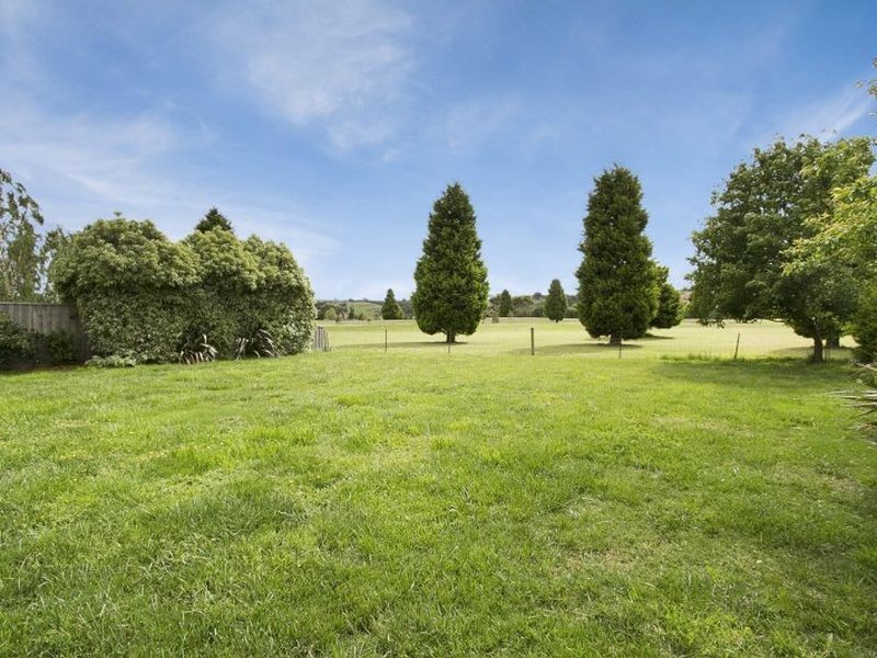 12 Lakeview Close, Hidden Valley VIC 3756