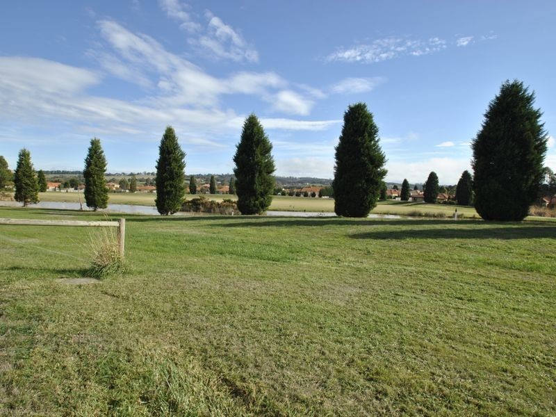 66 St Andrews Close, Hidden Valley VIC 3756