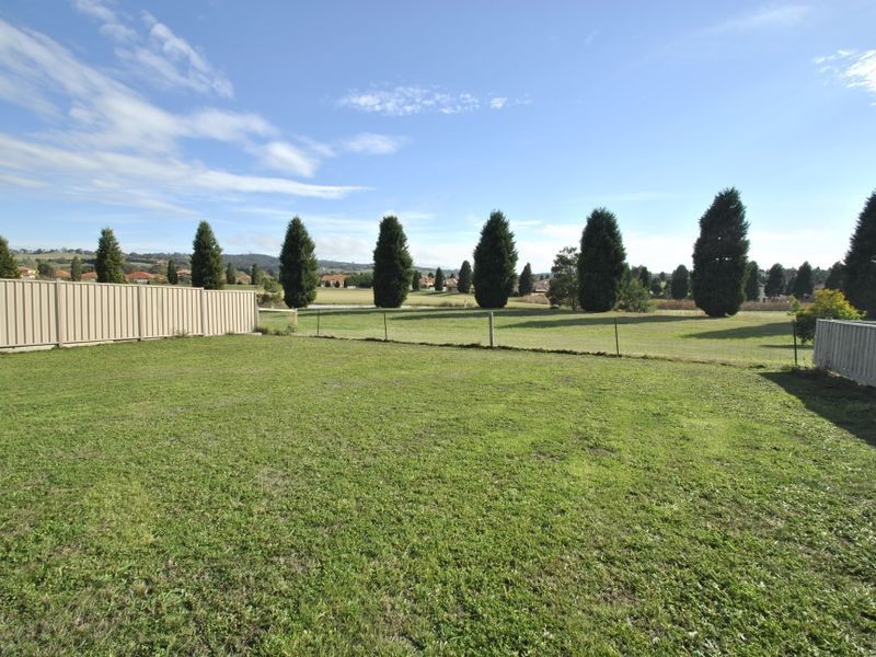 66 St Andrews Close, Hidden Valley VIC 3756