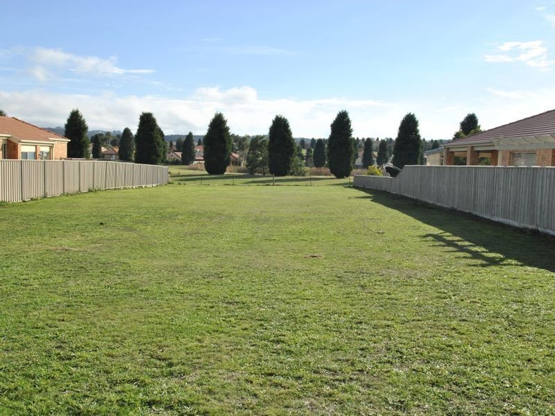 66 St Andrews Close, Hidden Valley VIC 3756