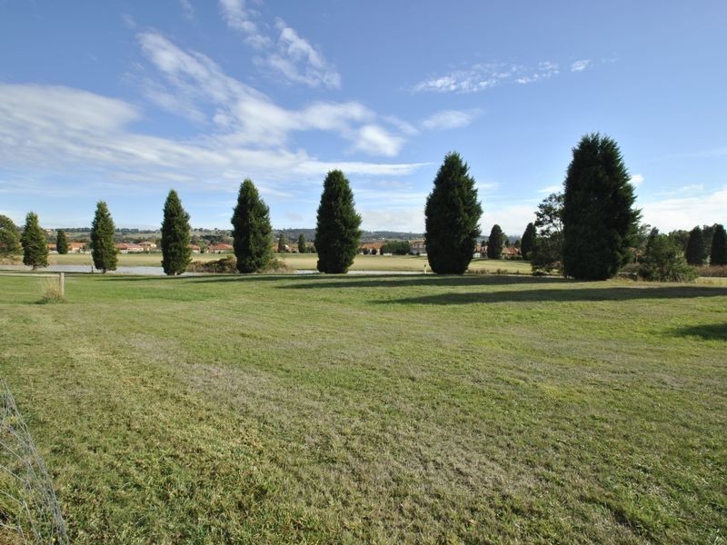 66 St Andrews Close, Hidden Valley VIC 3756