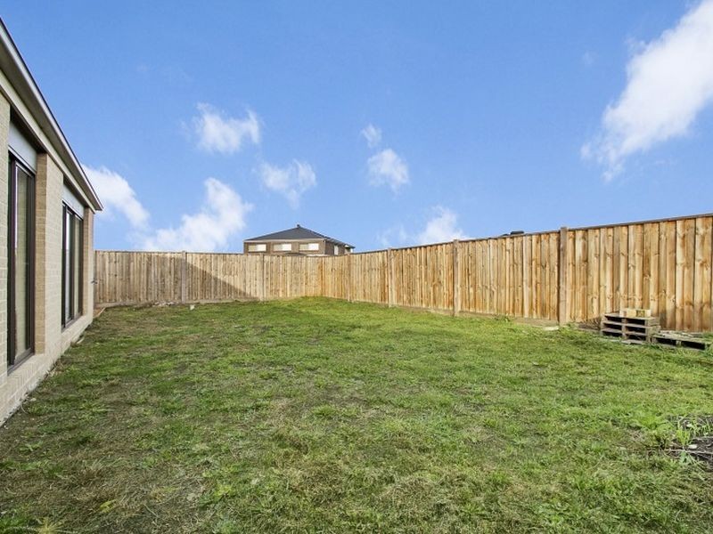 18 Palladium Circle, Beveridge VIC 3753