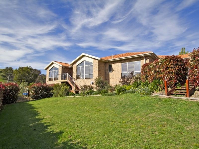 90 Valley Drive, Hidden Valley VIC 3756