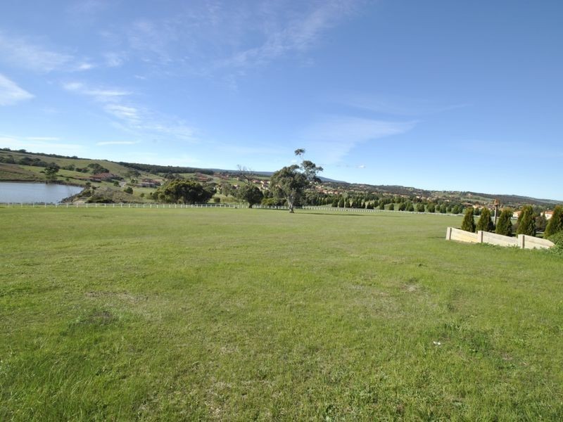23 Siena Way, Hidden Valley VIC 3756