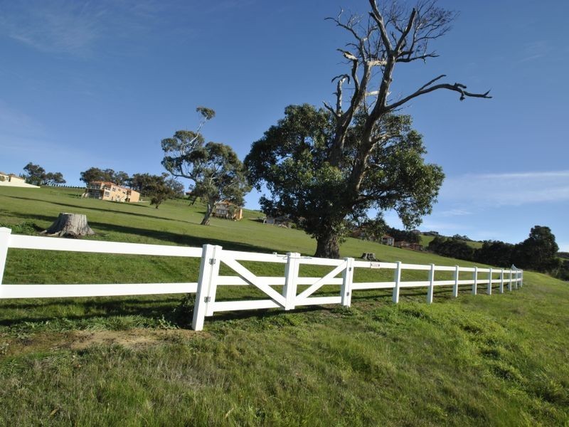 23 Siena Way, Hidden Valley VIC 3756