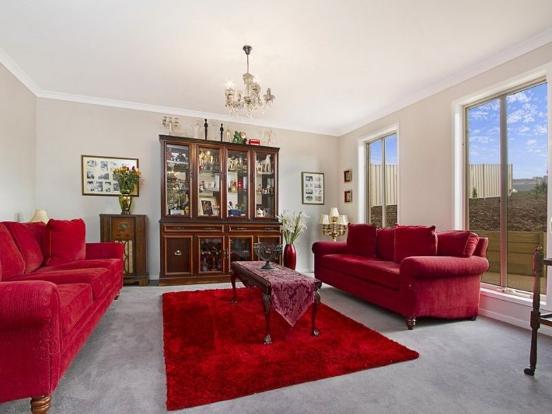 6 St Andrews Close, Hidden Valley VIC 3756