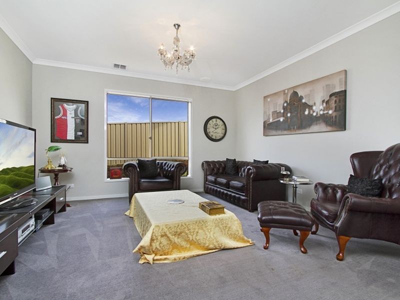 6 St Andrews Close, Hidden Valley VIC 3756