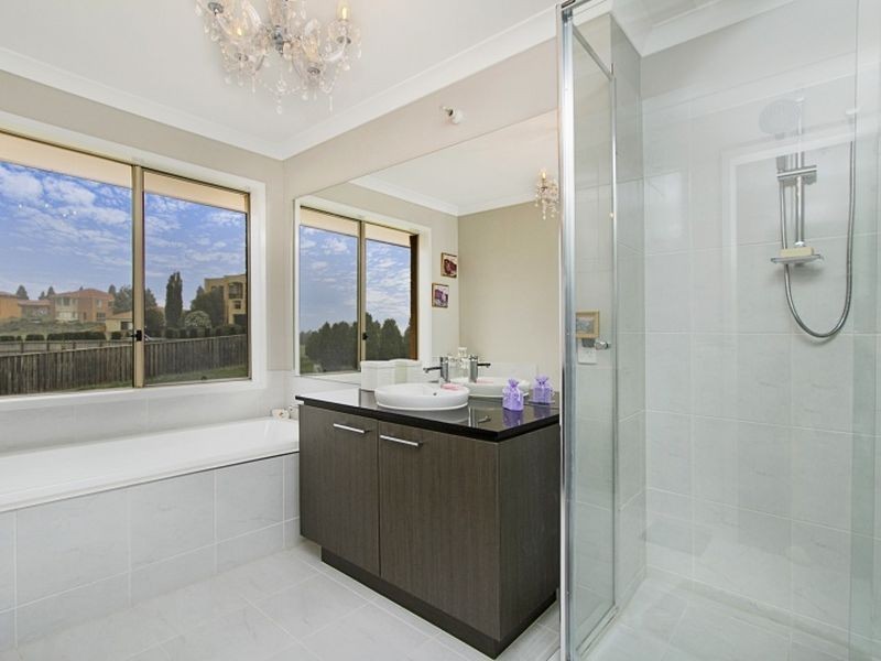 6 St Andrews Close, Hidden Valley VIC 3756