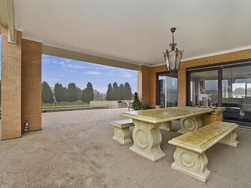 6 St Andrews Close, Hidden Valley VIC 3756