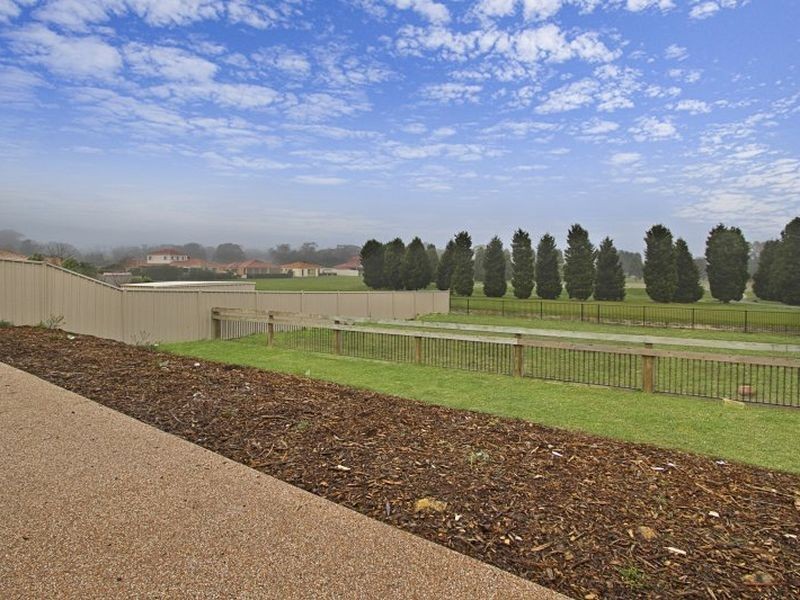 6 St Andrews Close, Hidden Valley VIC 3756