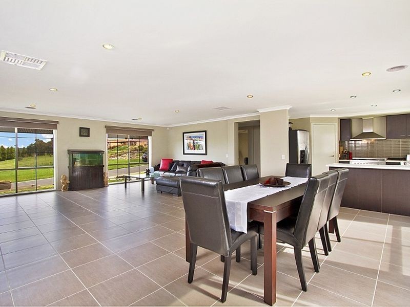 5 Augusta Way, Hidden Valley VIC 3756