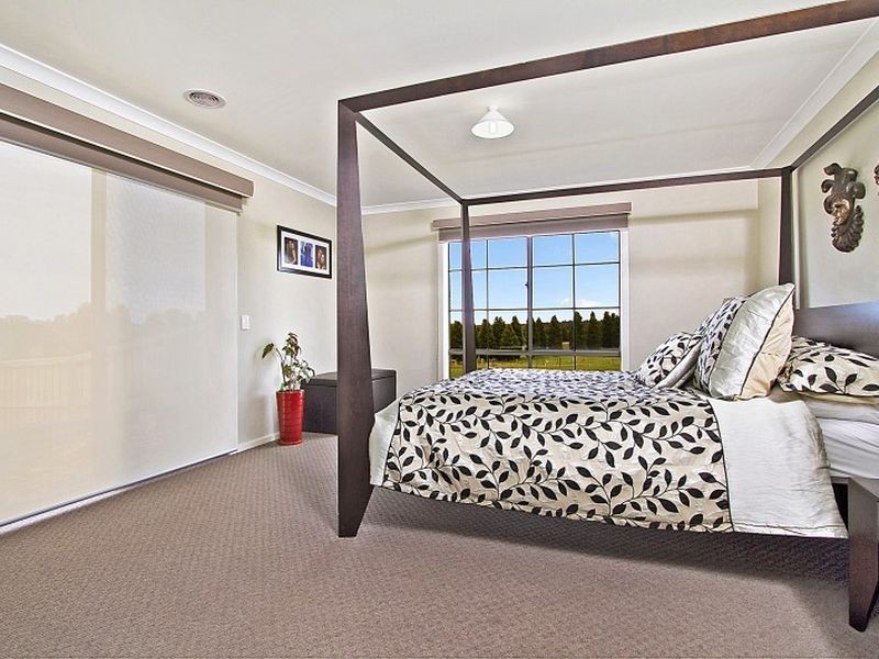 5 Augusta Way, Hidden Valley VIC 3756