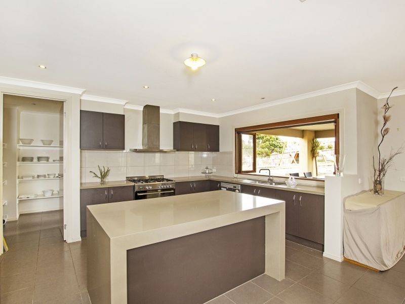 2 Carmelo Court, Hidden Valley VIC 3756