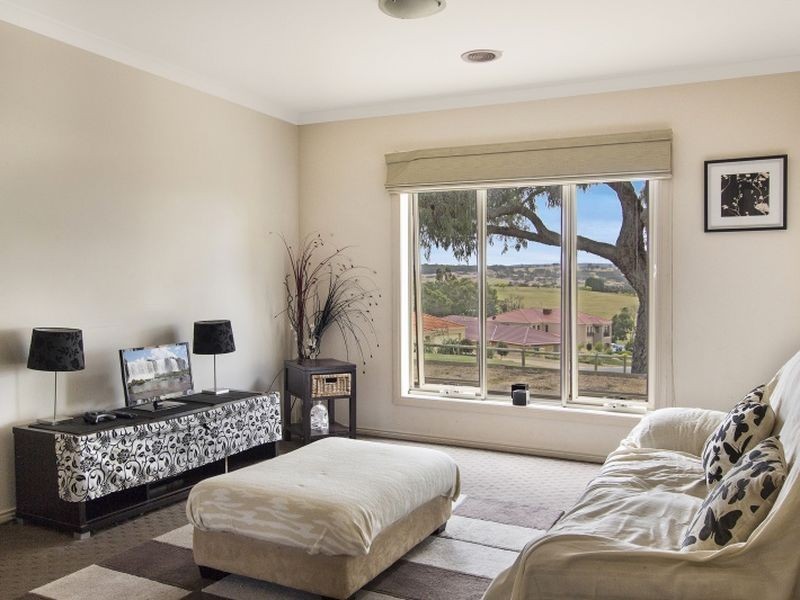 2 Carmelo Court, Hidden Valley VIC 3756