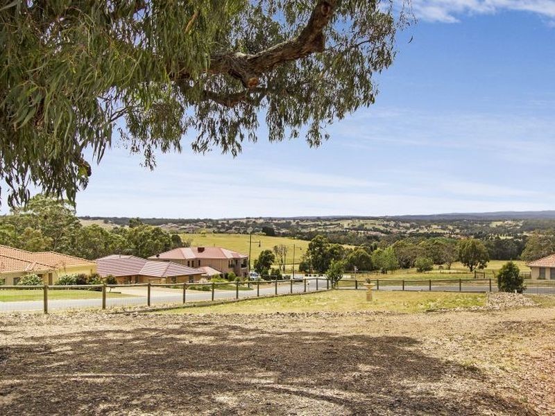 2 Carmelo Court, Hidden Valley VIC 3756