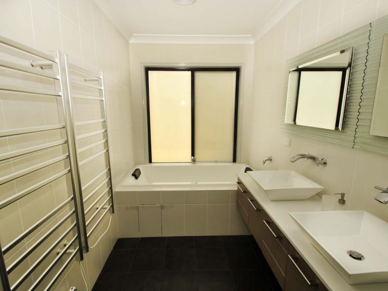 37 Augusta Way, Hidden Valley VIC 3756