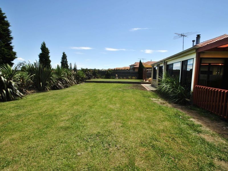 37 Augusta Way, Hidden Valley VIC 3756