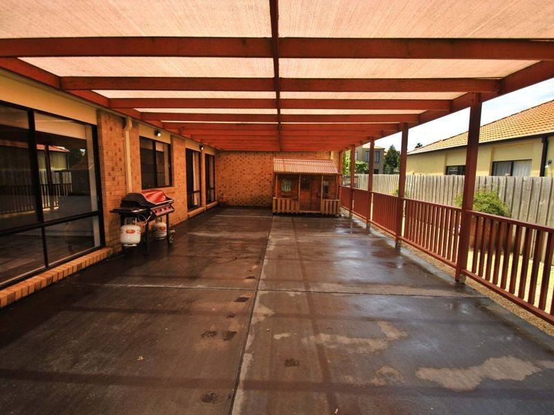 37 Augusta Way, Hidden Valley VIC 3756