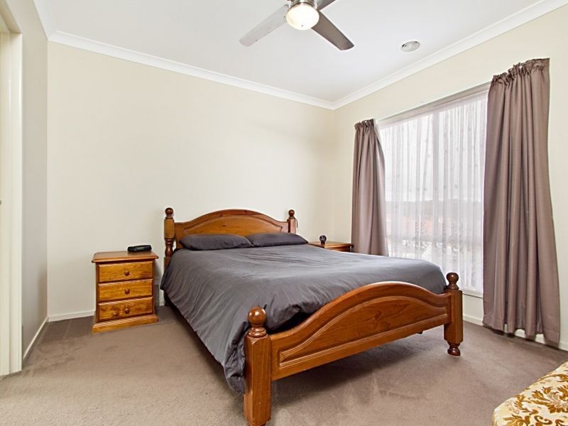 5 St Andrews Close, Hidden Valley VIC 3756