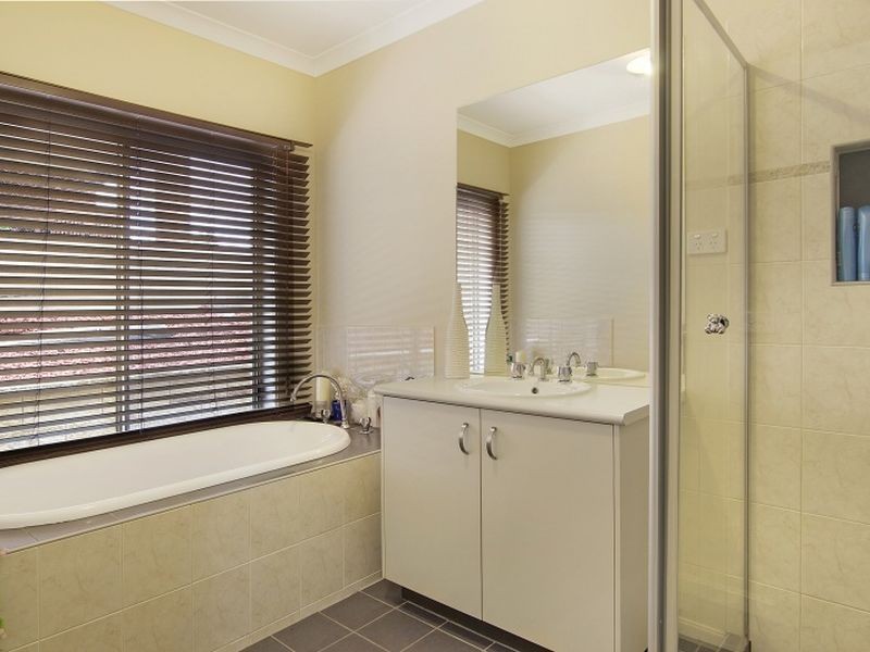 99 Valley Drive, Hidden Valley VIC 3756