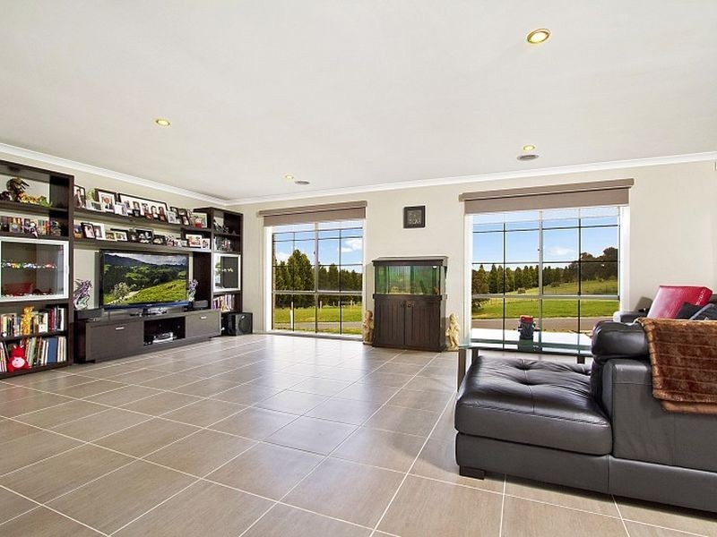 5 Augusta Way, Hidden Valley VIC 3756