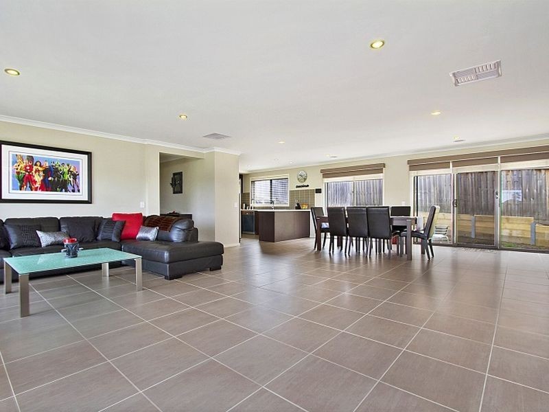 5 Augusta Way, Hidden Valley VIC 3756