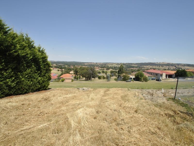 24 Toscana Way, Hidden Valley VIC 3756