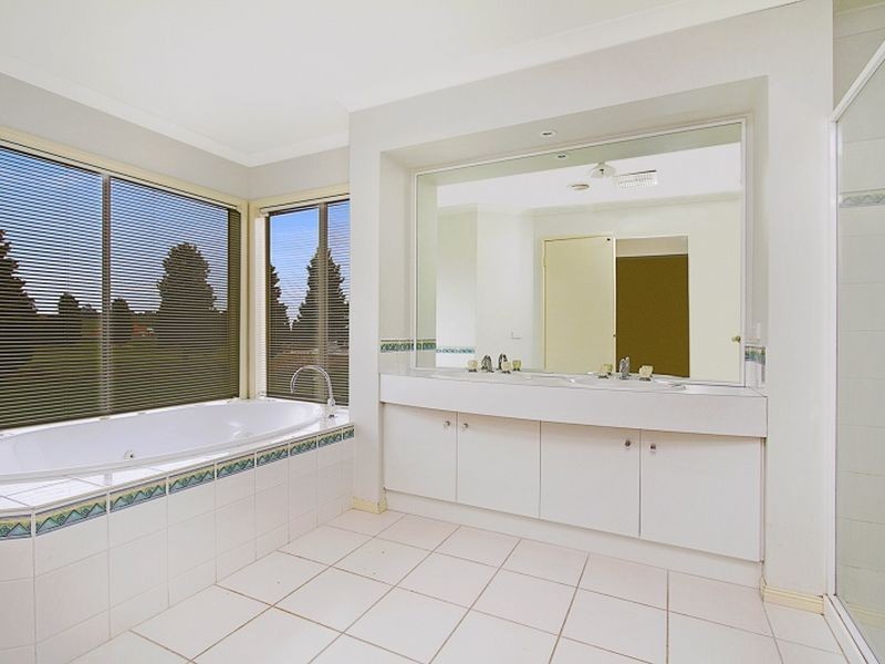 29 Augusta Way, Hidden Valley VIC 3756