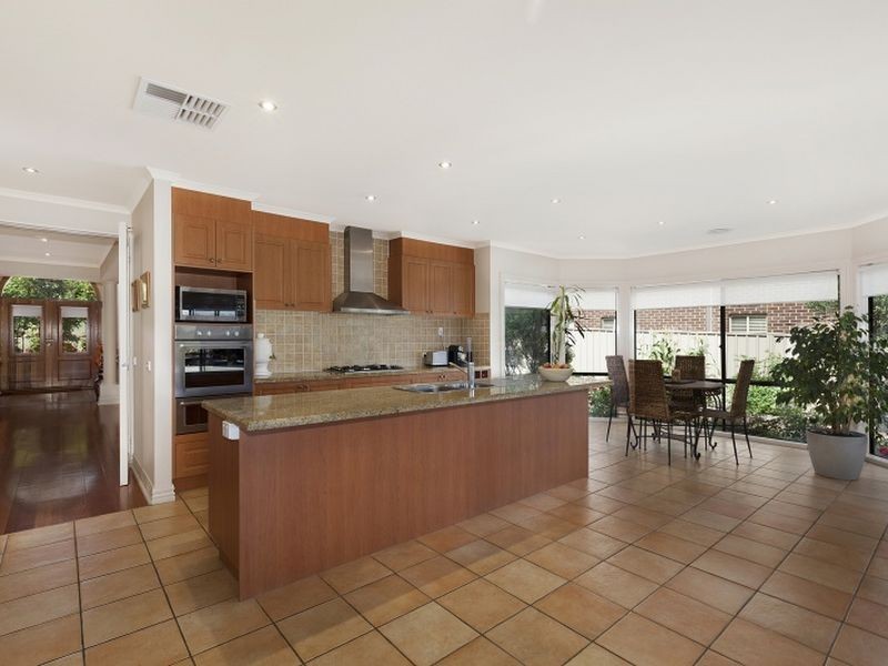 70 St Andrews Close, Hidden Valley VIC 3756