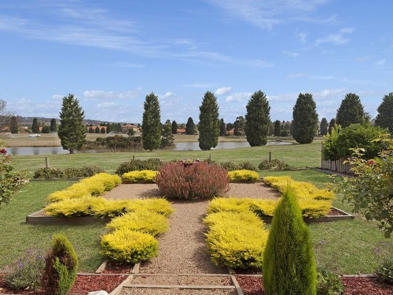 70 St Andrews Close, Hidden Valley VIC 3756