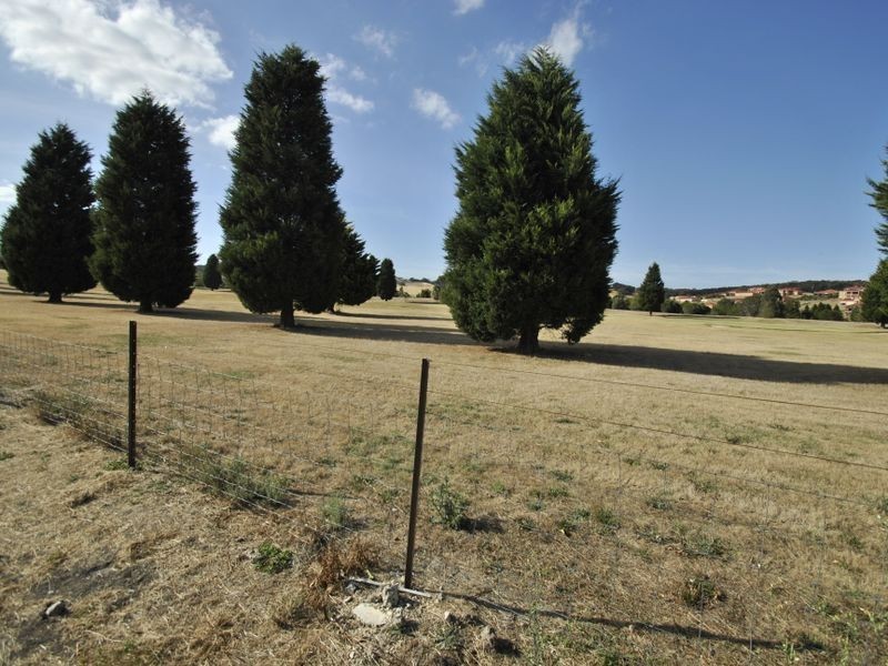 13 Lakeview Close, Hidden Valley VIC 3756