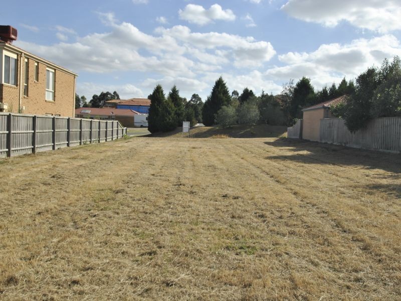 13 Lakeview Close, Hidden Valley VIC 3756