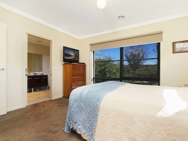 2 The Outlook, Hidden Valley VIC 3756