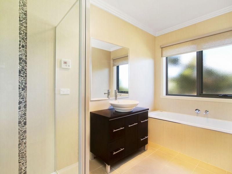 2 The Outlook, Hidden Valley VIC 3756