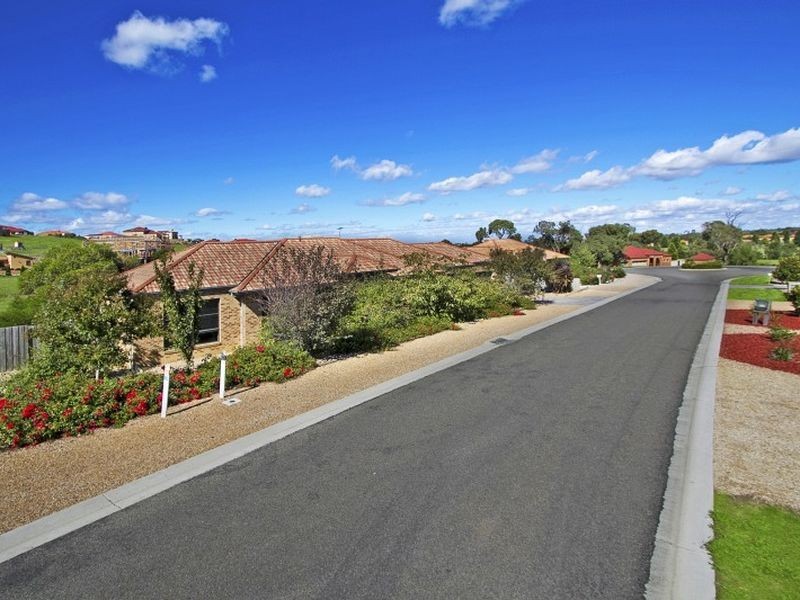 2 The Outlook, Hidden Valley VIC 3756