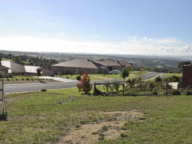 15 Aurina Drive, Hidden Valley VIC 3756