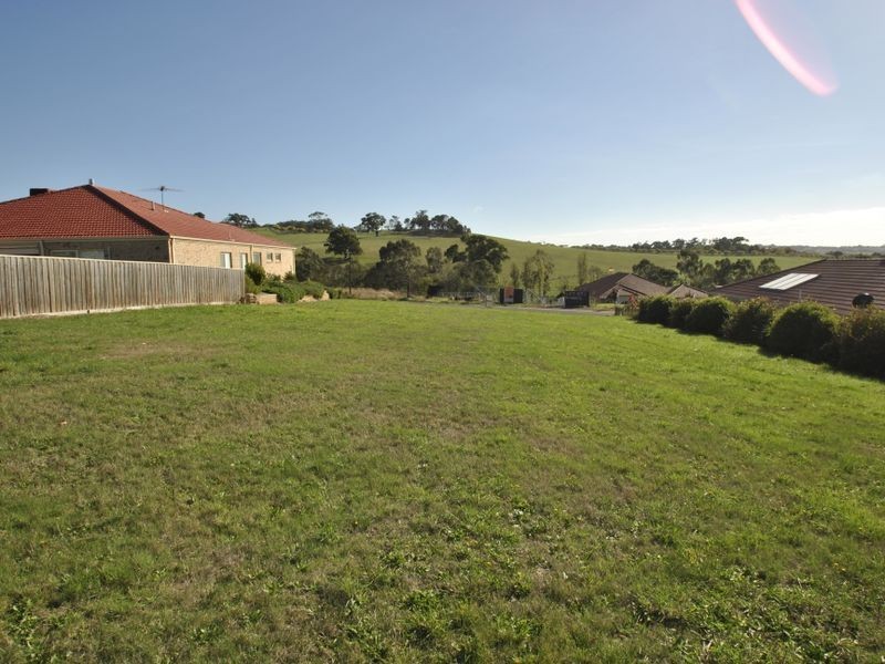 15 Aurina Drive, Hidden Valley VIC 3756