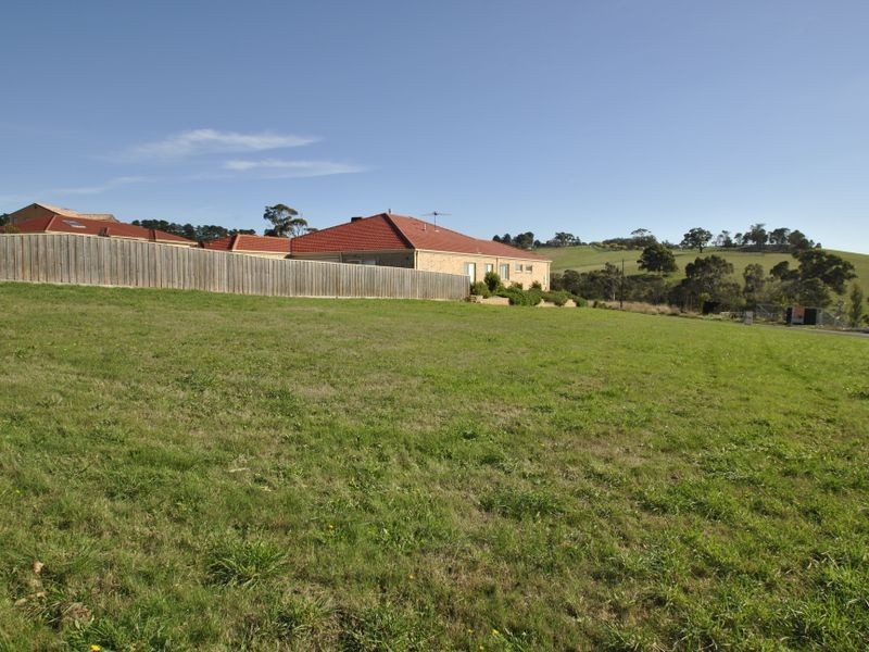 15 Aurina Drive, Hidden Valley VIC 3756