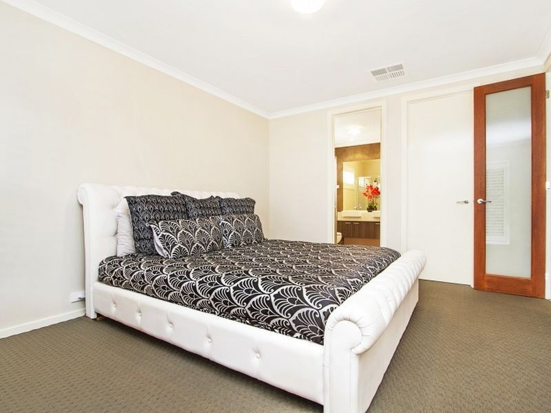20 Aurina Drive, Hidden Valley VIC 3756