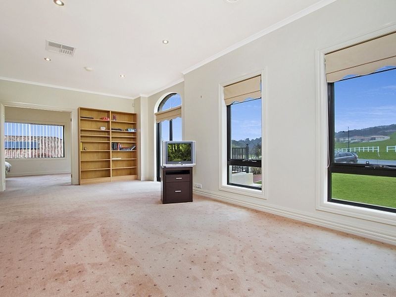 153 Valley Drive, Hidden Valley VIC 3756