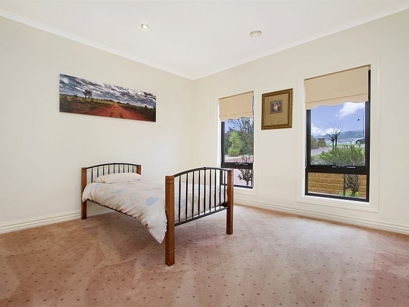 153 Valley Drive, Hidden Valley VIC 3756