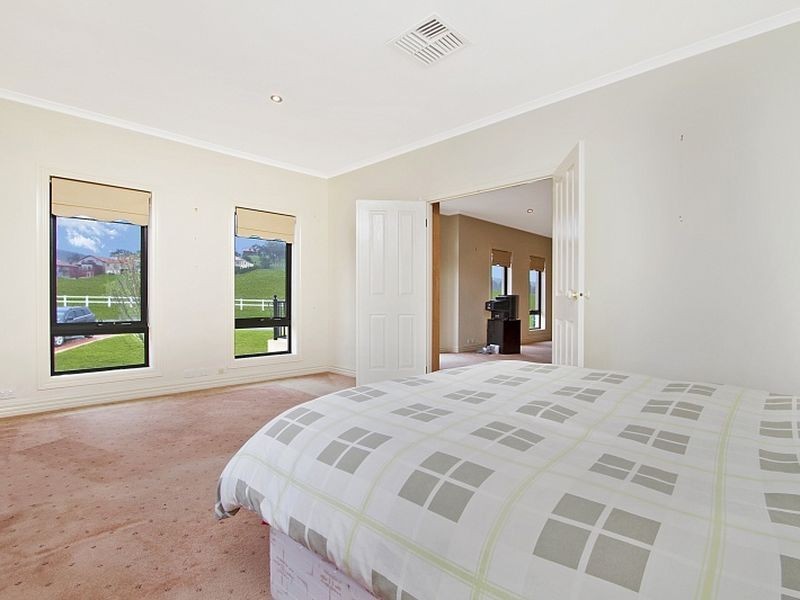 153 Valley Drive, Hidden Valley VIC 3756