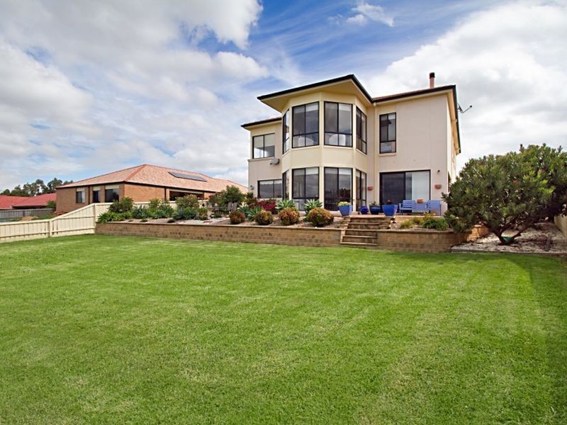 153 Valley Drive, Hidden Valley VIC 3756
