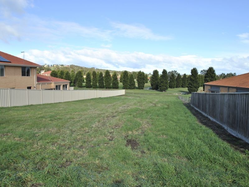 4 St Andrews Close, Hidden Valley VIC 3756