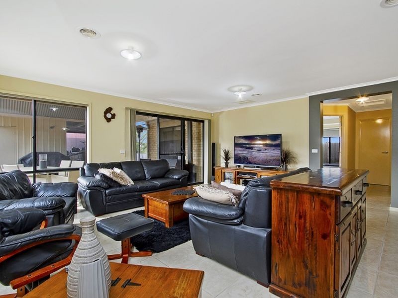 36 Silvertop Close, Wallan VIC 3756